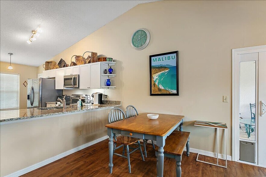 Building Photo - 11411 N Malibu Way
