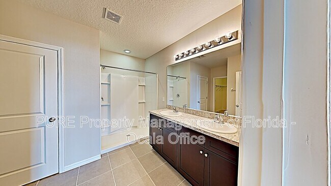 Building Photo - 9730 Pepper Tree Pl