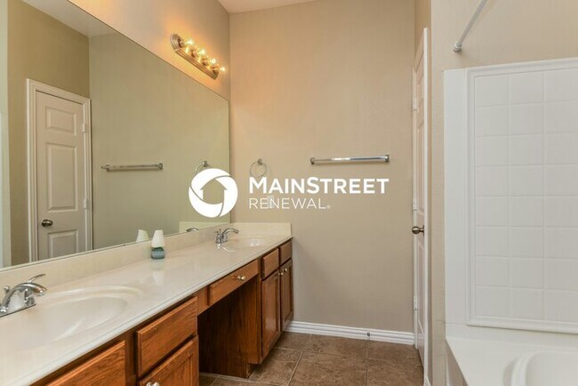 Building Photo - 3 Bedroom Pet-Friendly Home in Crowley, TX with Main Street Renewal