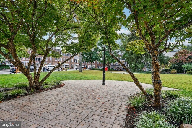 Building Photo - 31 Palmer Square W