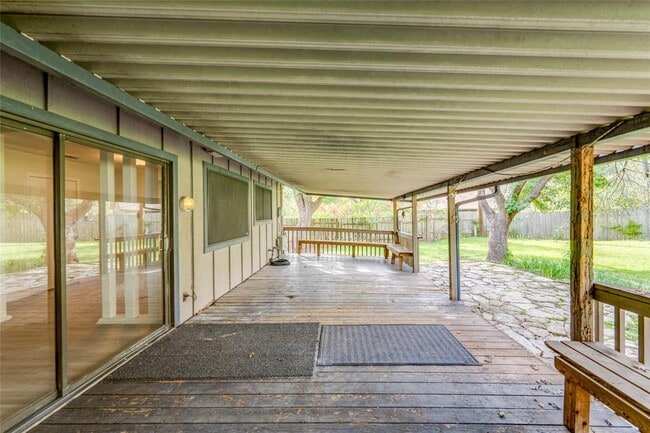 Building Photo - 1402 Meadgreen Cir