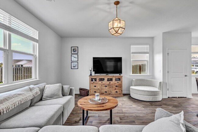 Building Photo - Ways Station Golf course community in Richmond Hill Plantation - 4 Bed/2.5 Bath