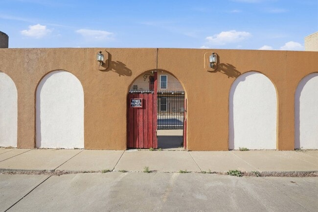 Building Photo - 500 NE 15th St