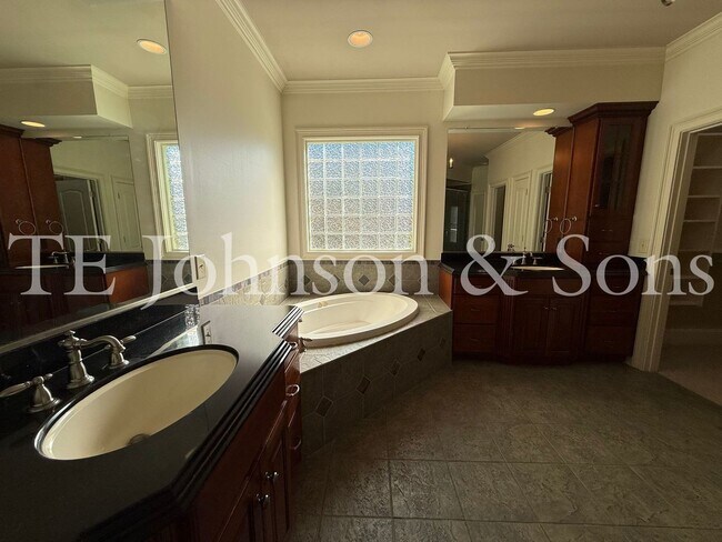 Building Photo - 5540 Brookberry Farm Rd