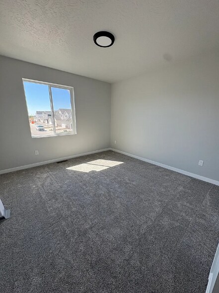 Building Photo - 4932 S Amorita Ave