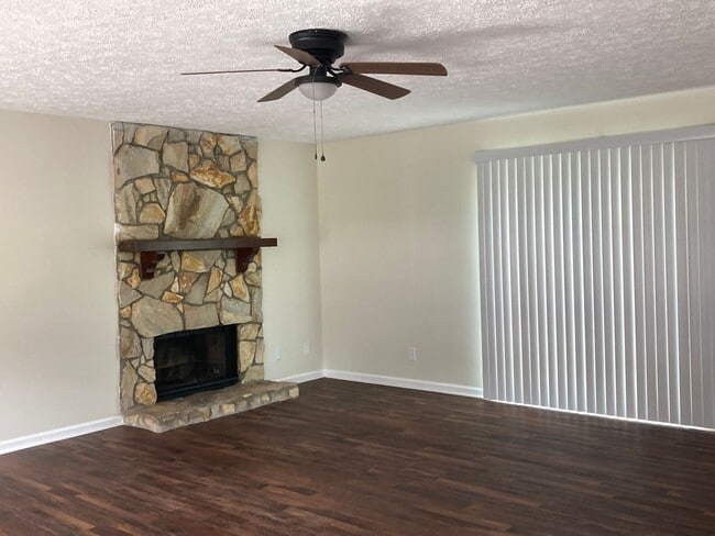 Building Photo - All new interior and exterior! Move in ready!