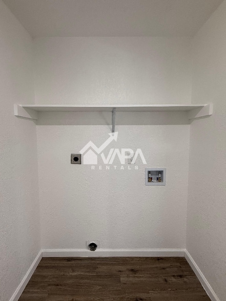 Building Photo - 1211 Tinson