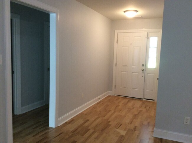 Building Photo - New Bern Family Home 3 bedroom with FROG