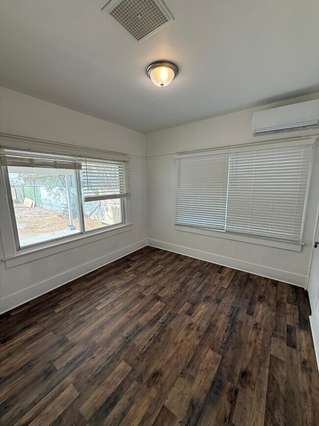 Building Photo - 710 S 1st St