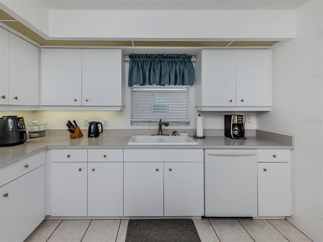 Building Photo - 5800 Sabal Trace Dr