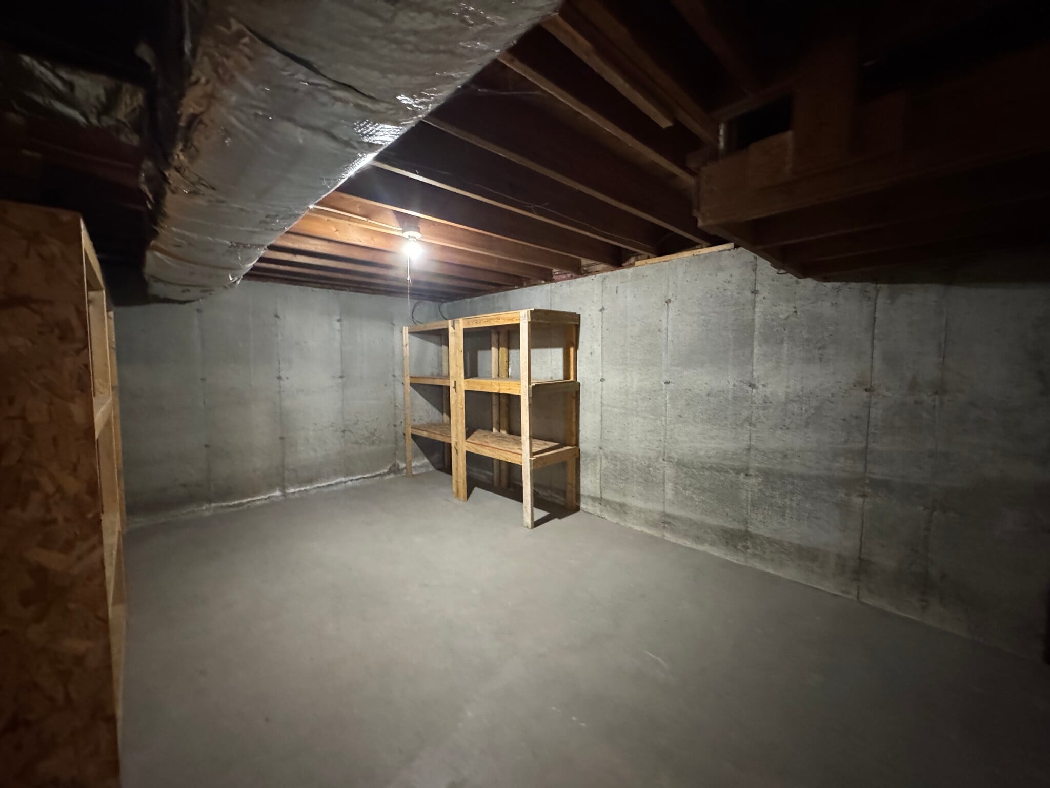 Building Photo - 712 10th St W