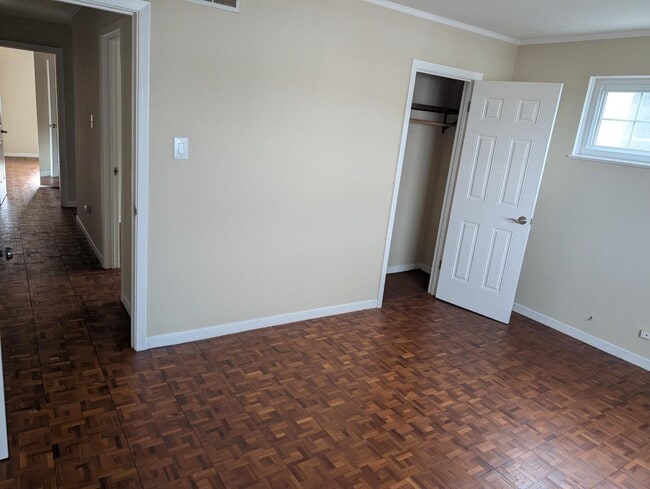 Building Photo - 709 Pepper Dr
