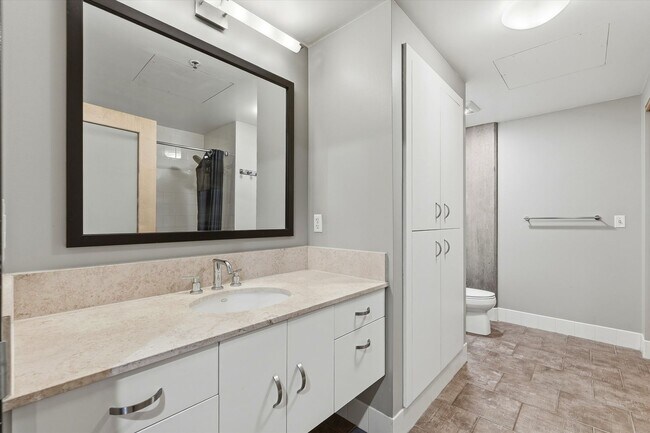 Building Photo - Modern + Spacious Pearl District Condo Including 24/7 Security +1  Secured Parking Spot Available...