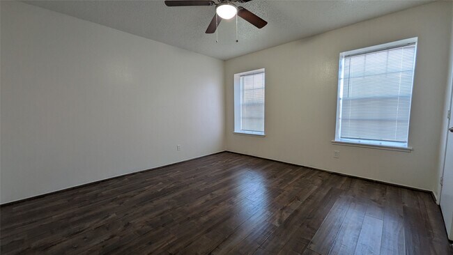 Building Photo - 3131 Southwest Fwy