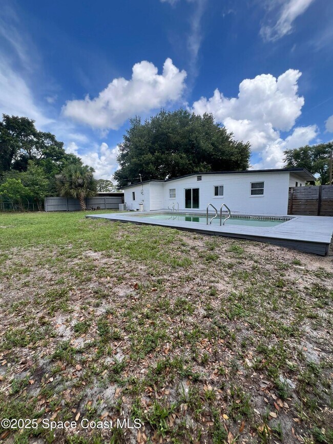 Building Photo - 1221 Cypress Ln