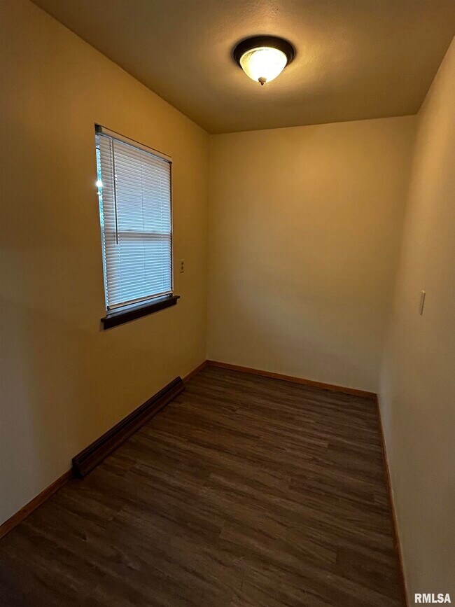 Building Photo - 1102 Oxford Ave