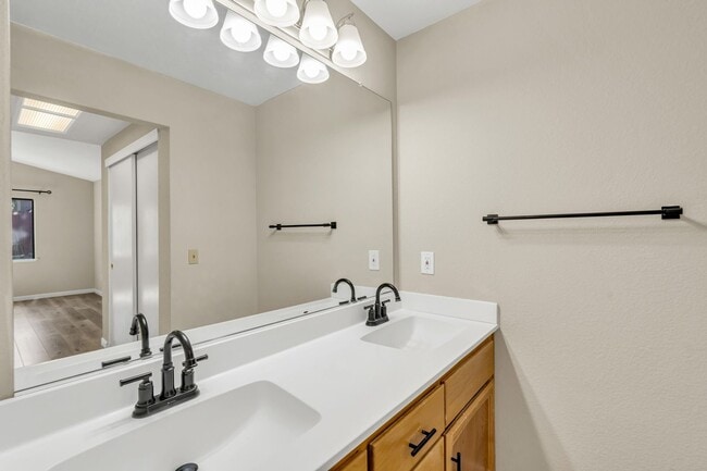 Building Photo - Charming 3BR House in Antelope