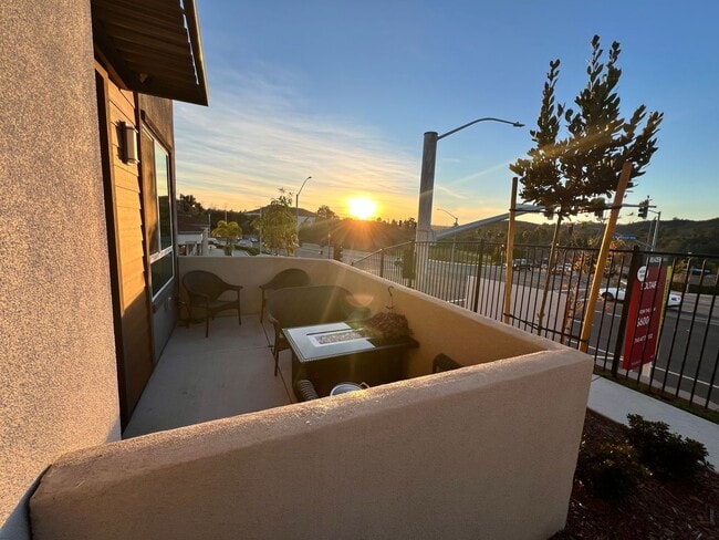 Building Photo - 1052 Kendale Wy