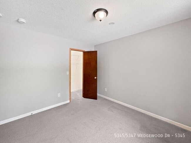 Building Photo - 5345/5347 Wedgewood Dr-5345