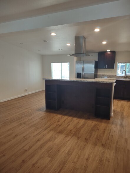 Building Photo - 512 De Soto Dr