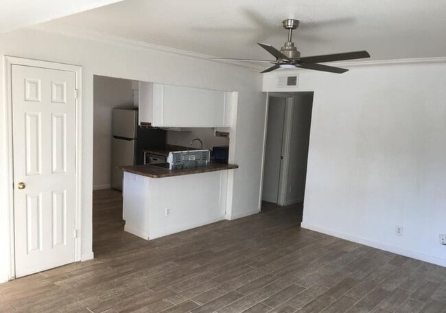Building Photo - Spacious 3 Bed 2 Bath Tempe Condo - 2nd Floor
