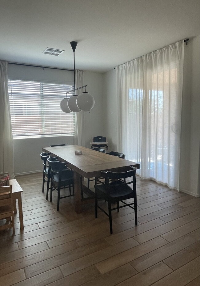 Building Photo - NEWER HOME (less than two years old) IN RA...