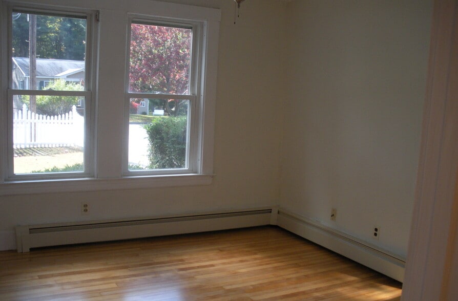 Building Photo - 172 Saco Ave