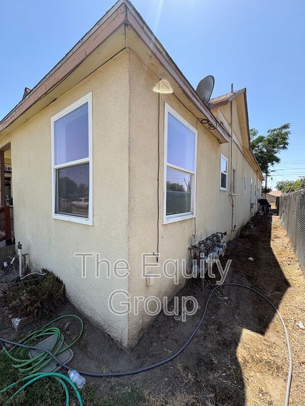 Building Photo - 337 N H St