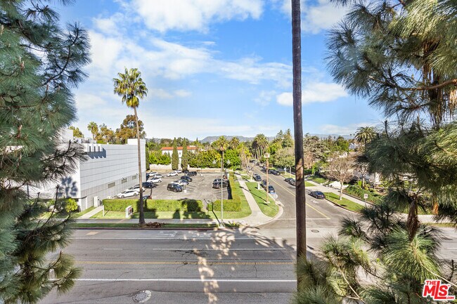 Building Photo - 4460 Wilshire Blvd