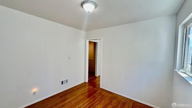 Building Photo - 52 Genoa Pl