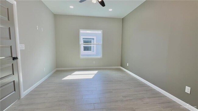 Building Photo - 21 Northwestern Ave