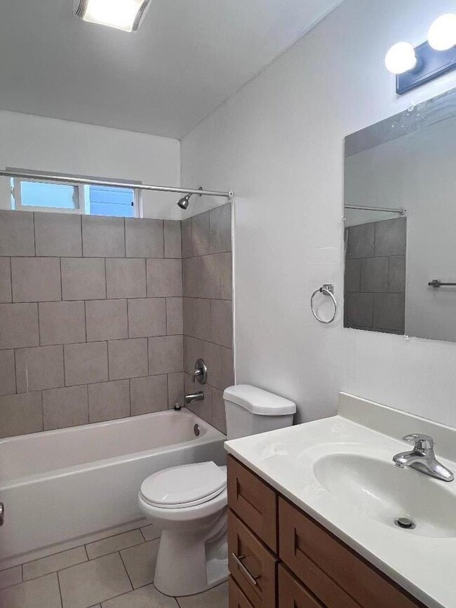 Building Photo - 1627 Fairview St