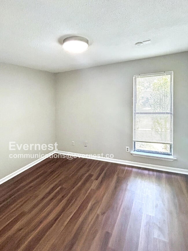 Building Photo - 105 Meadowlark Pl