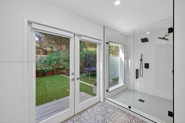 Building Photo - 1511 SW 30th Pl