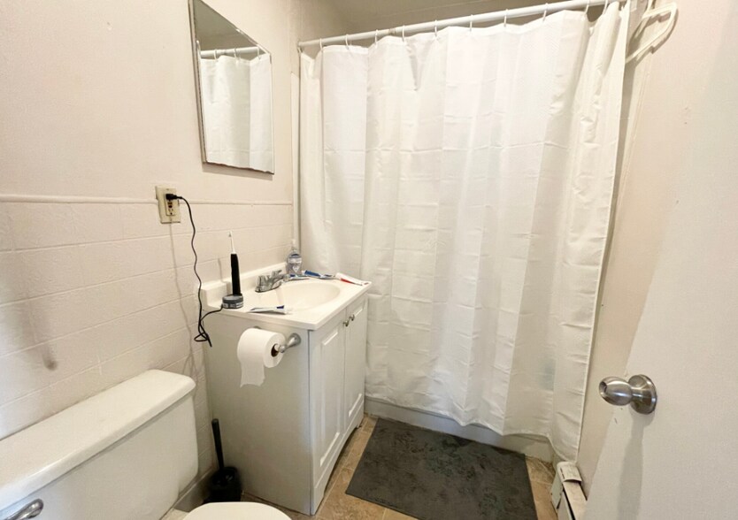 Building Photo - 1572 Tremont St