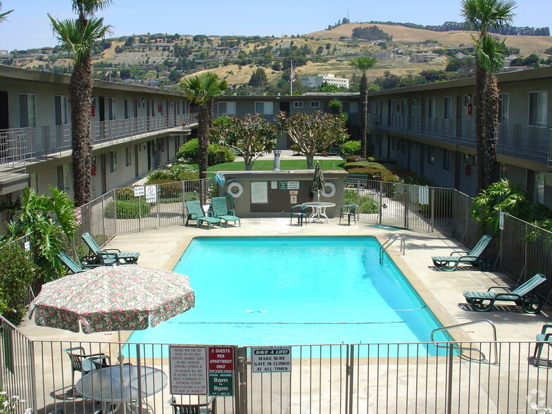 Primary Photo - Parklane Apartments