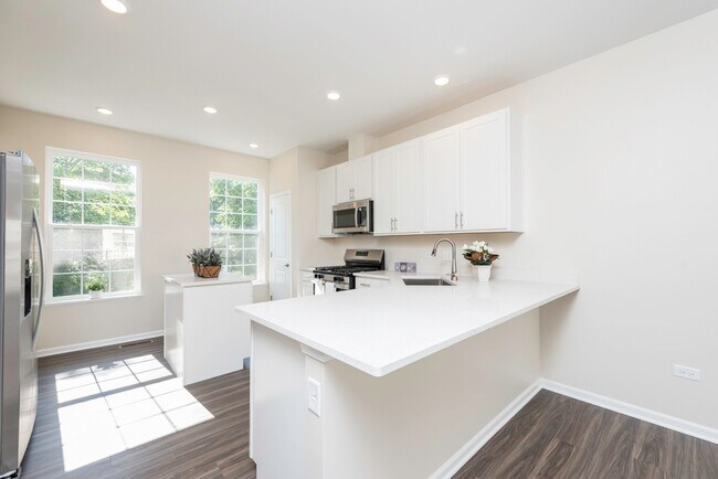 Building Photo - 804 Neubauer Circle