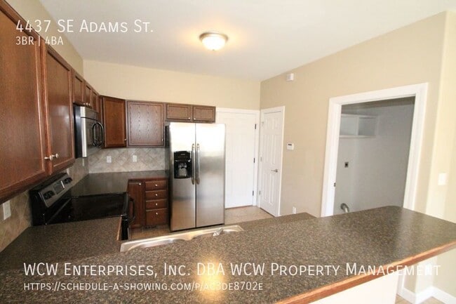 Building Photo - 4437 SE Adams St