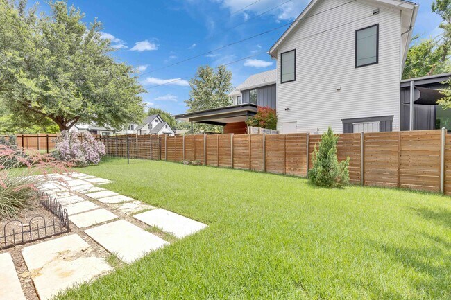 Building Photo - 3505 Villa Ct