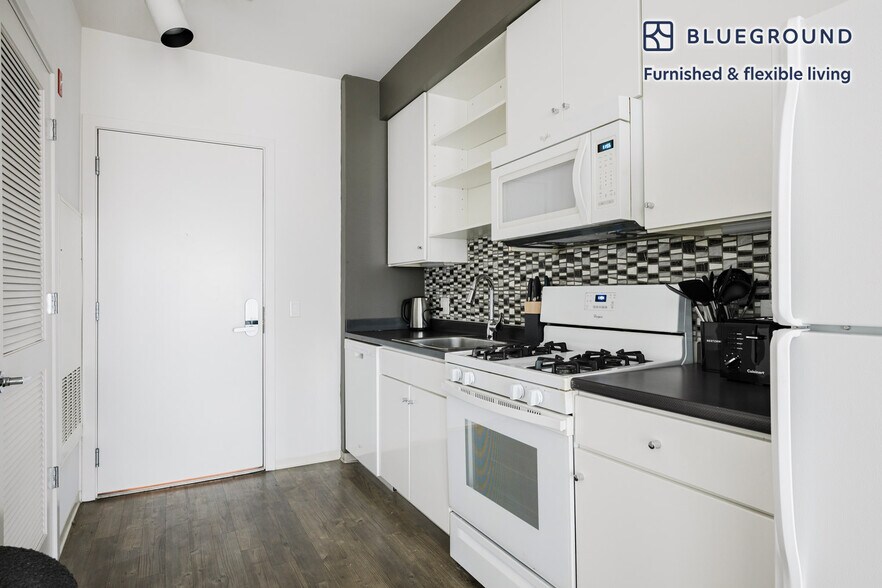 Building Photo - 445 Artisan Way