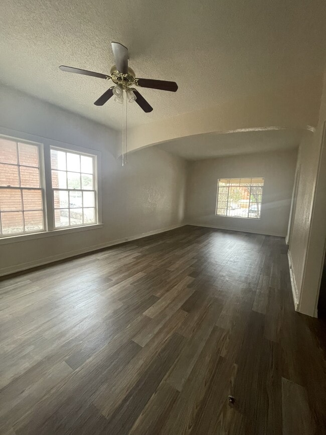 Building Photo - 1522 Yandell Dr