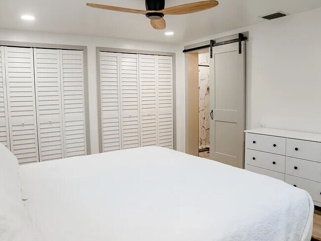 Building Photo - Cozy Updated Home Near Beaches, Shops & BayCare Ballpark