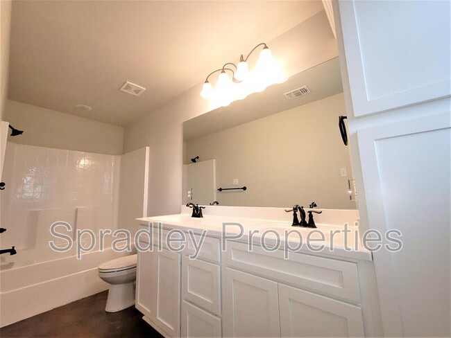 Building Photo - 208 Sparrow Cove