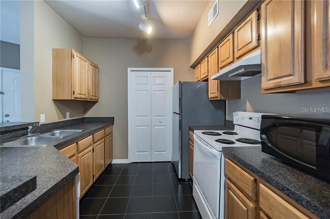 Building Photo - 6029 Westgate Dr
