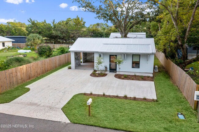 Building Photo - 581 Hazel St