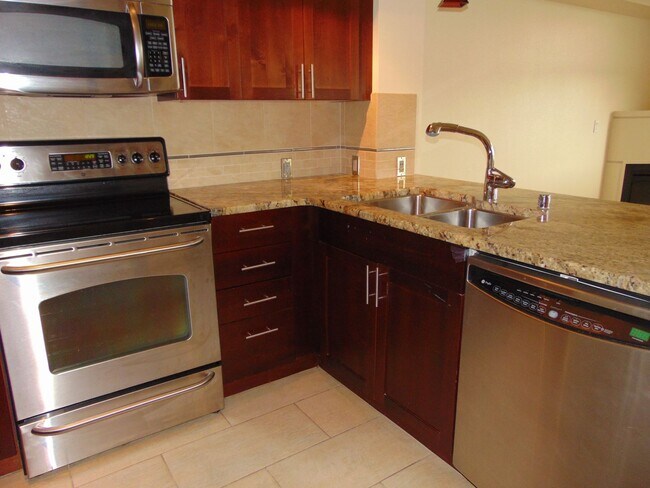 Building Photo - Luxurious and Spacious Ballard 1 Bedroom C...