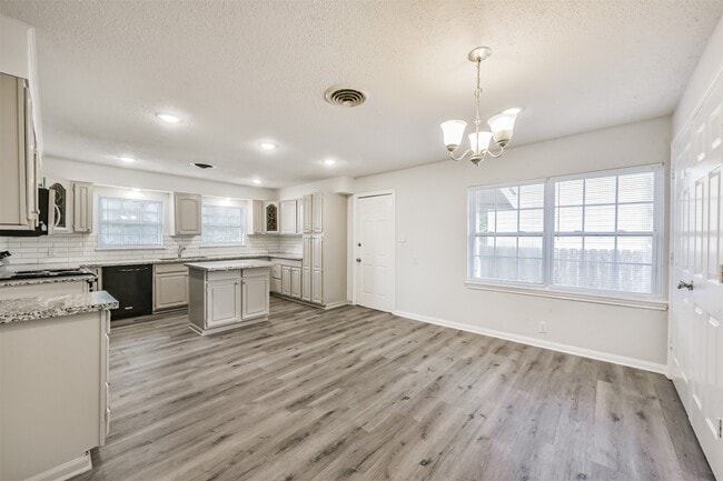 Building Photo - 1030 Perkins Dr