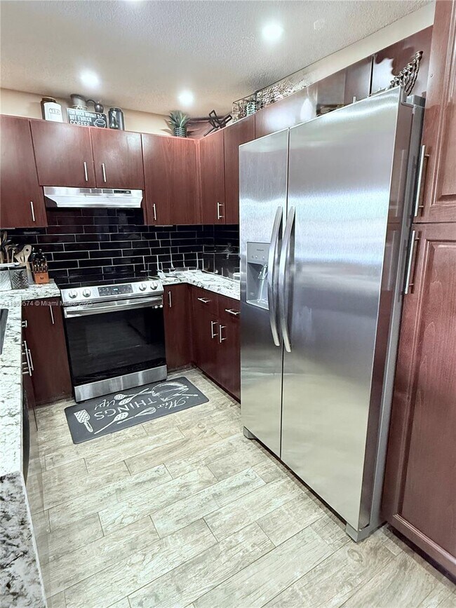Building Photo - 301 Palm Way