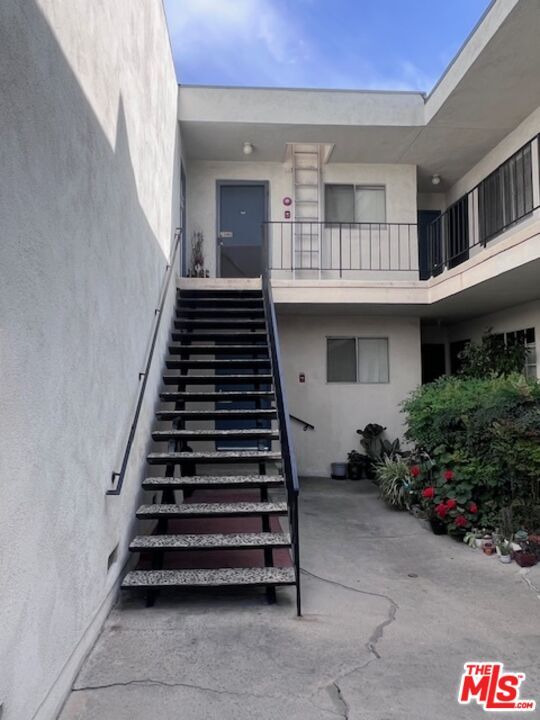 Building Photo - 18600 Burbank Blvd
