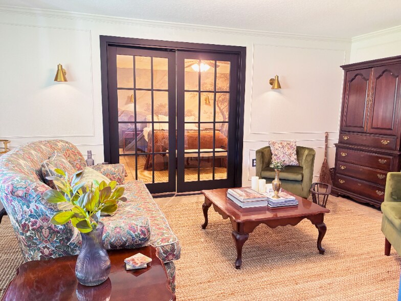 Building Photo - 405 North Blvd W